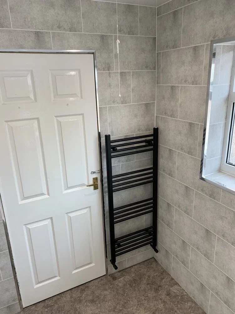 Wall-panelled bathroom installation, photograph 287