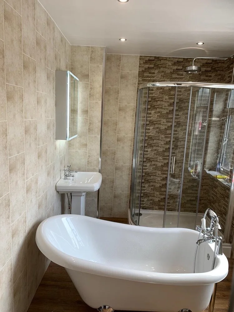 Wall-panelled bathroom installation, photograph 292