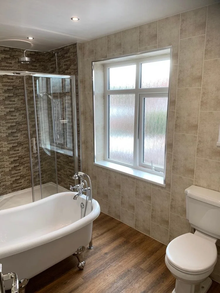 Wall-panelled bathroom installation, photograph 293
