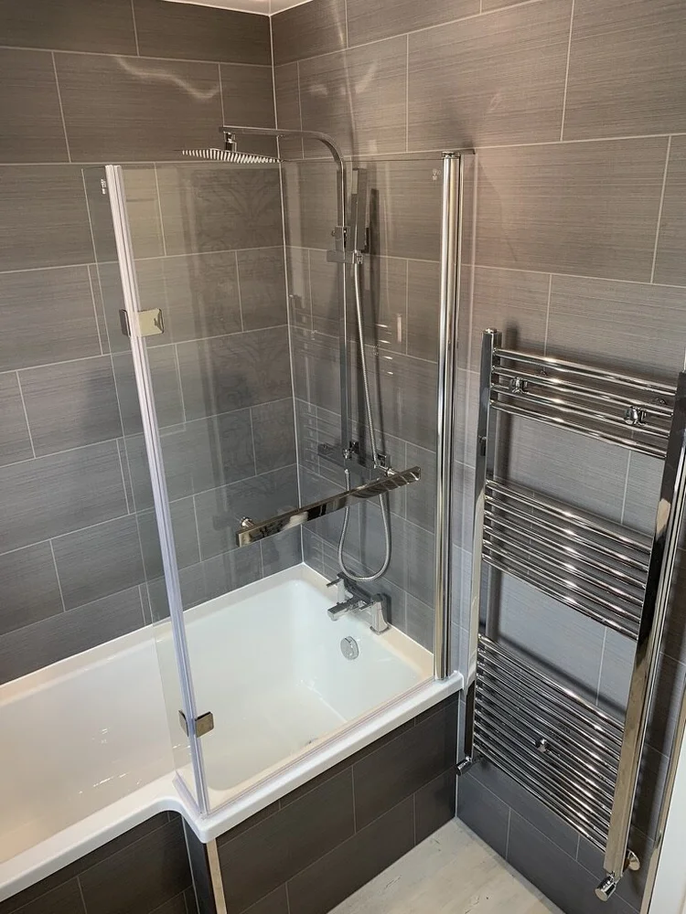 Wall-panelled bathroom installation, photograph 298