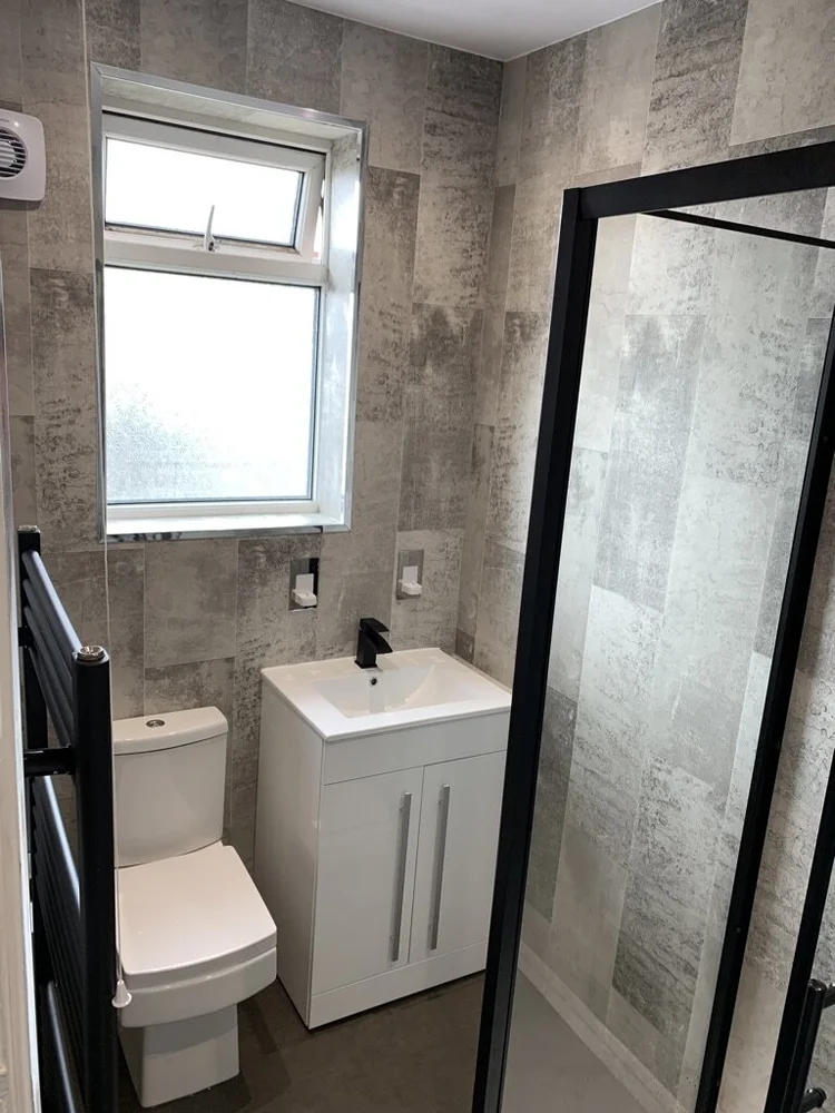 Wall-panelled bathroom installation, photograph 304