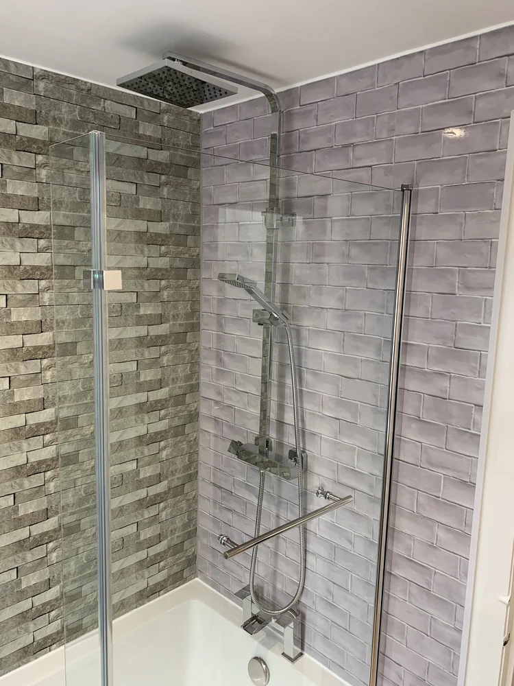 Wall-panelled bathroom installation, photograph 315