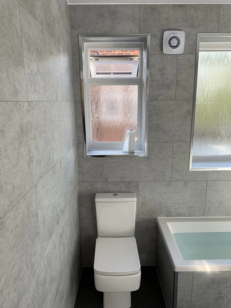 Wall-panelled bathroom installation, photograph 318