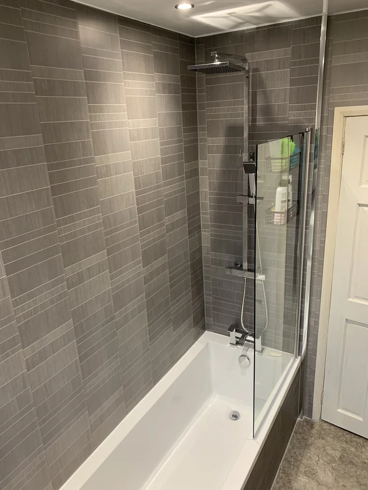 Wall-panelled bathroom installation, photograph 325