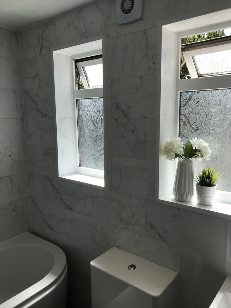 Wall-panelled bathroom installation, photograph 330