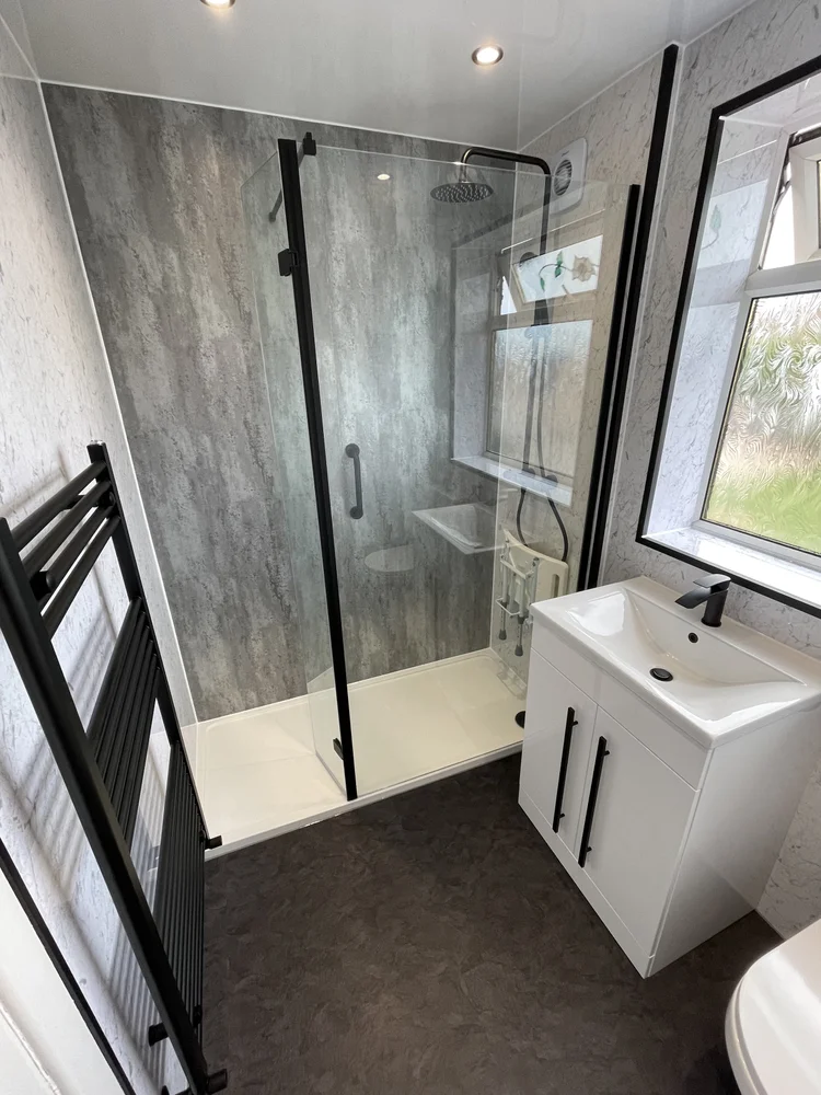 Wall-panelled bathroom installation, photograph 50