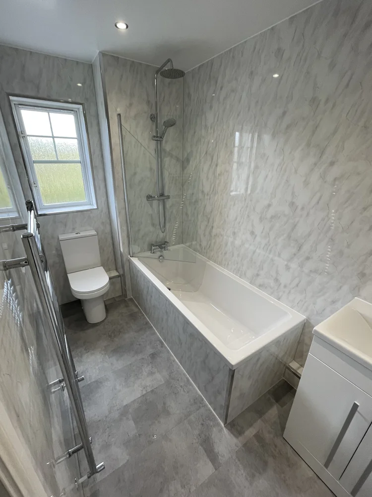 Wall-panelled bathroom installation, photograph 58