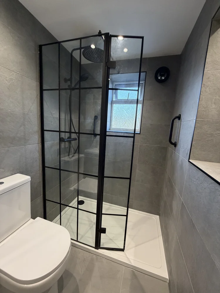 Shower and bathroom installation from our company portfolio, view 3