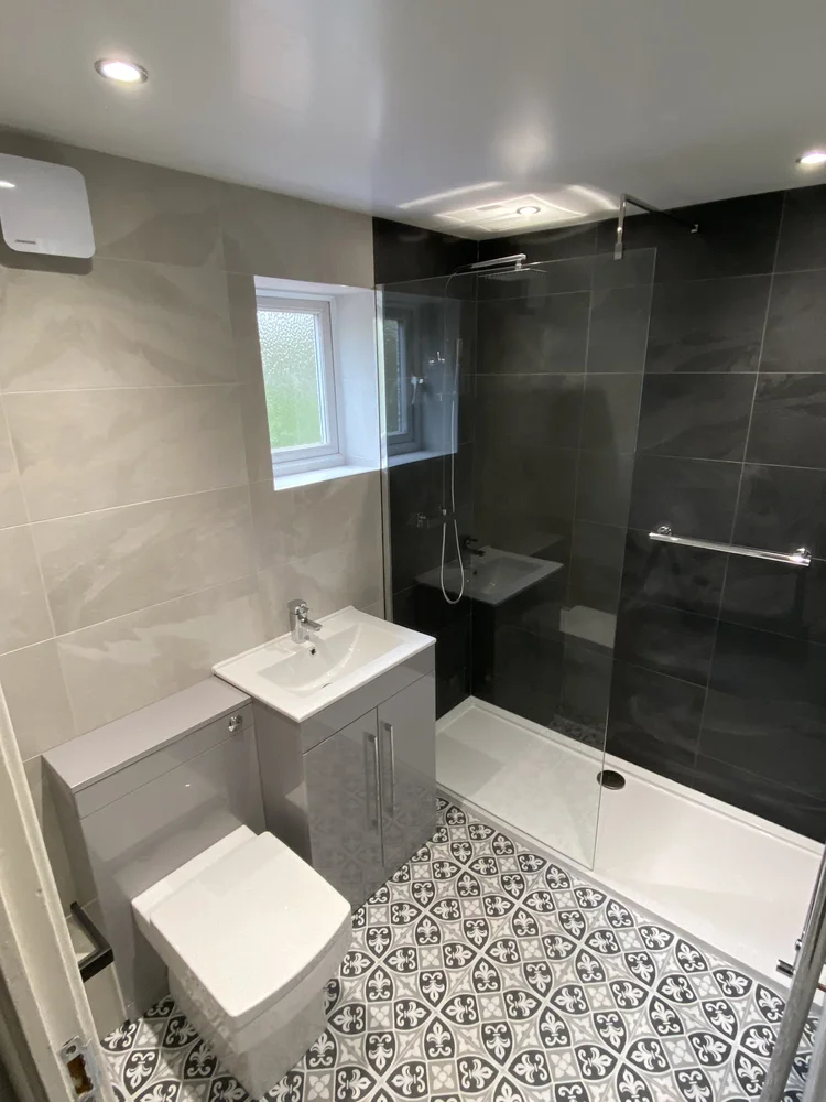 Tiled bathroom installation, photograph 83