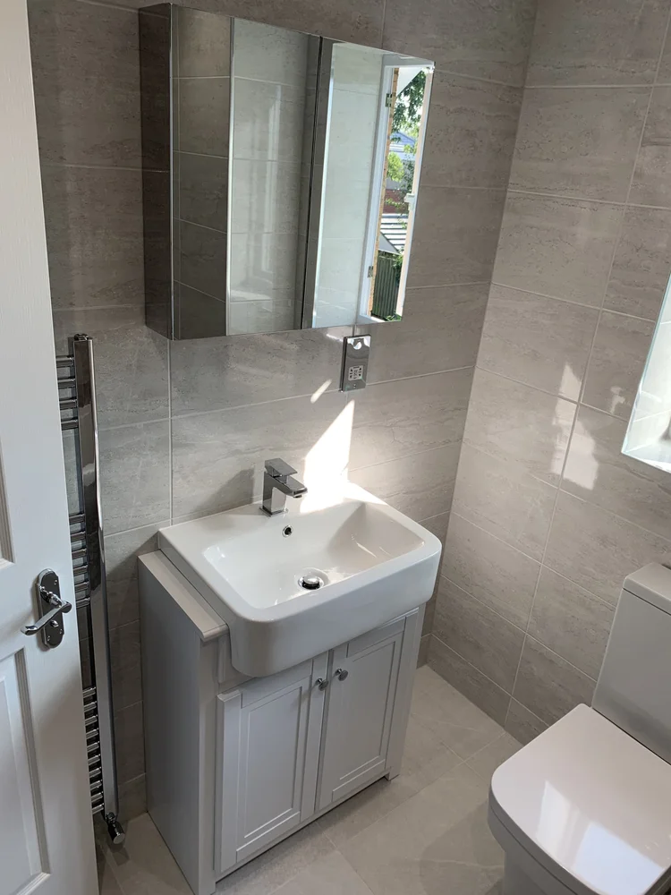 Tiled bathroom installation, photograph 79