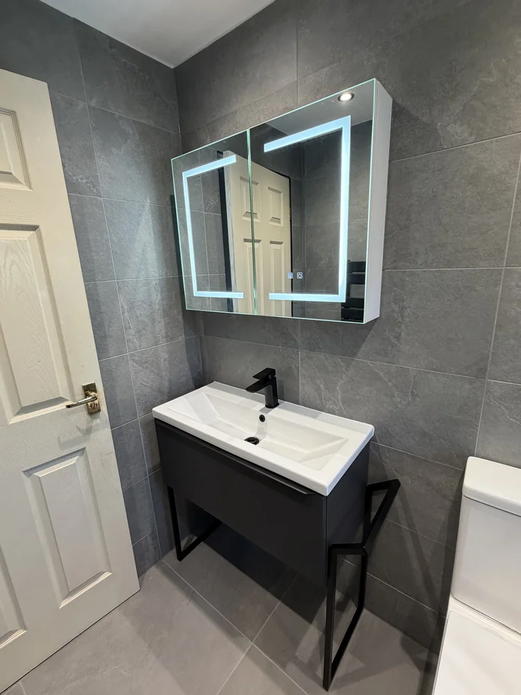 Shower and bathroom installation from our company portfolio, view 2