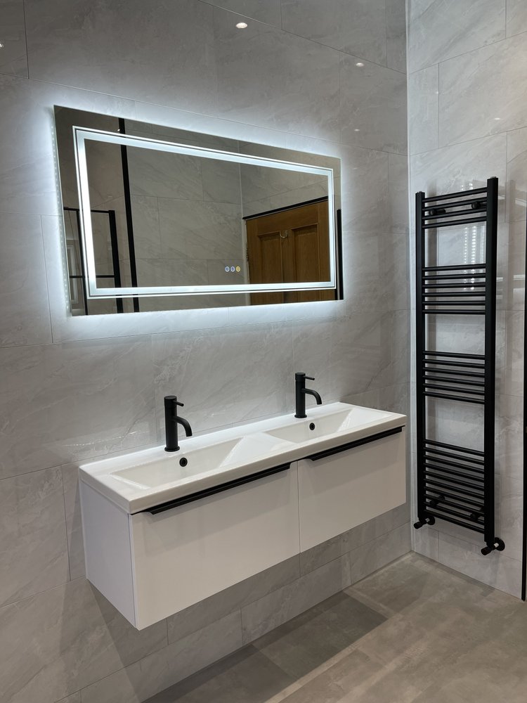 Tiled bathroom installation, photograph 24