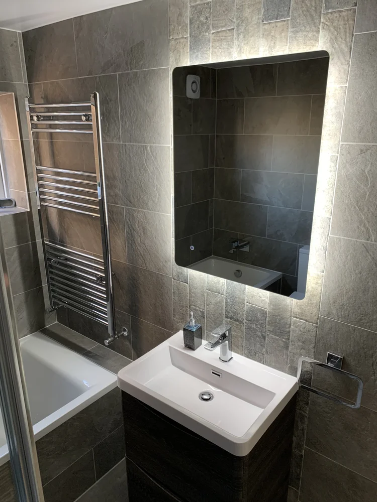 Tiled bathroom installation, photograph 62