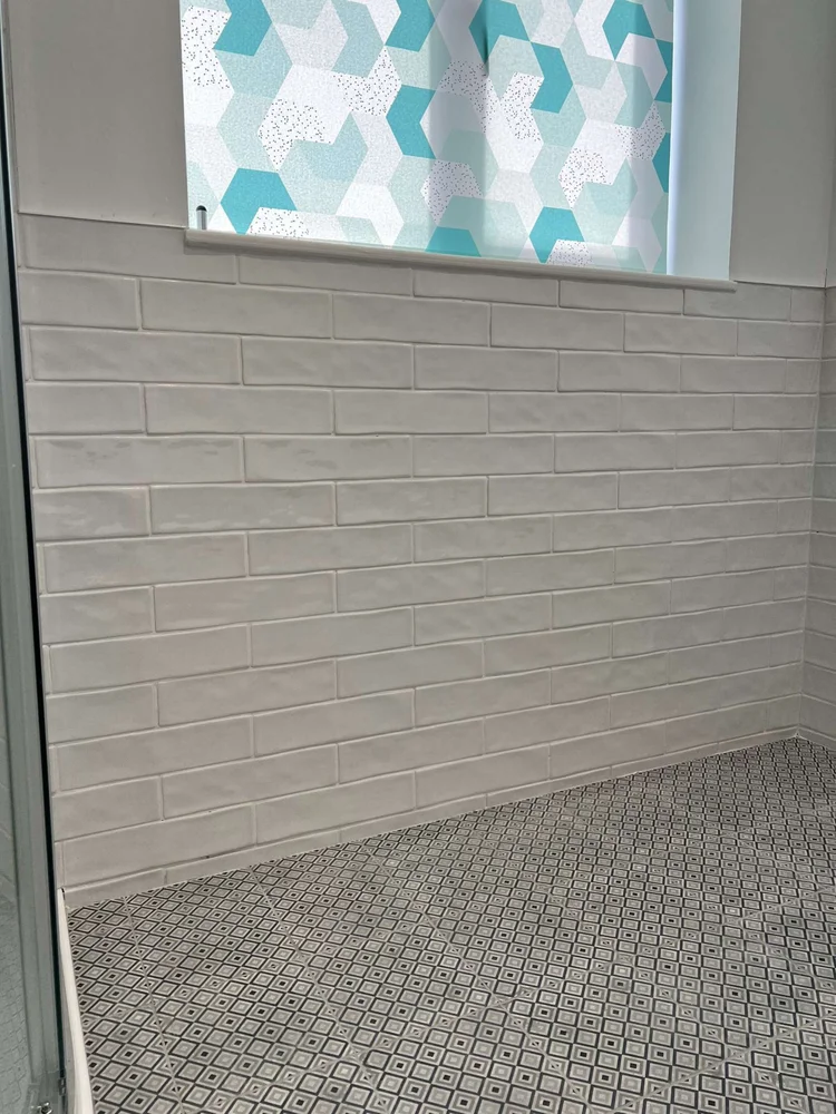 Tiled bathroom installation, photograph 75