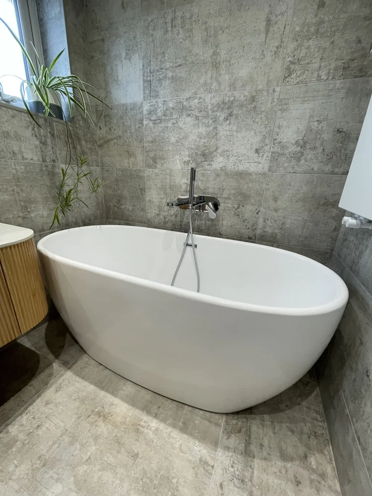 Tiled bathroom installation, photograph 12