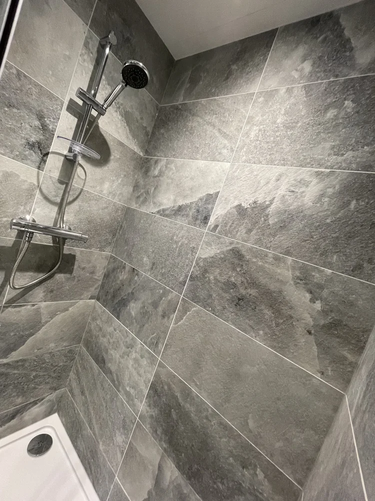 Tiled bathroom installation, photograph 73