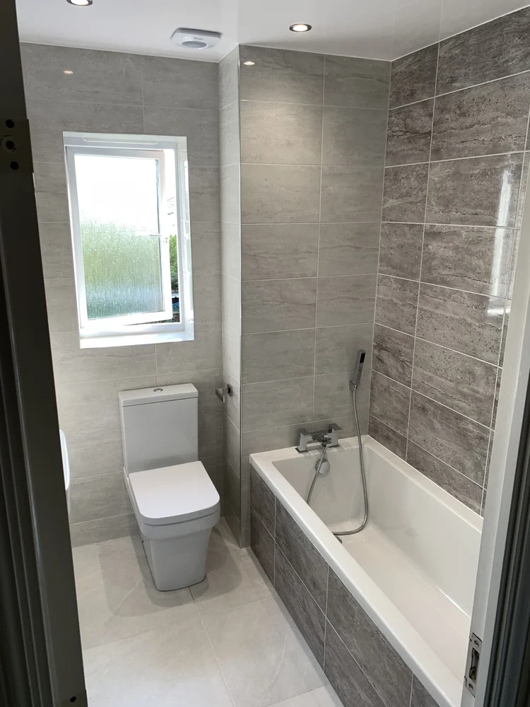 Tiled bathroom installation, photograph 77