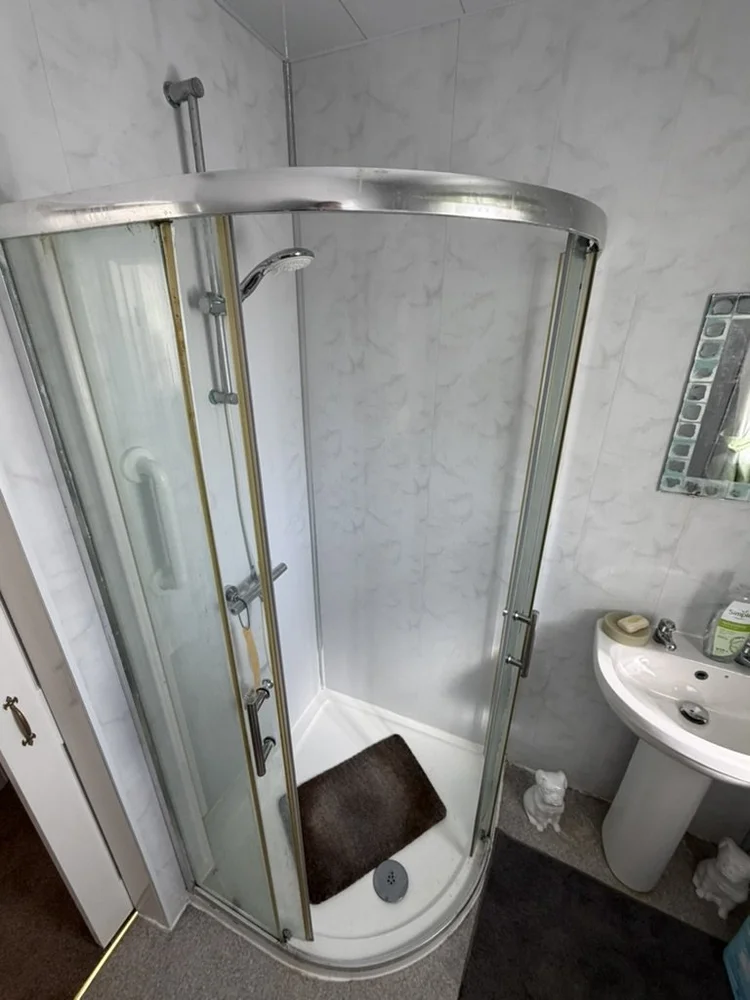 Before renovation, bath-to-shower project 4
