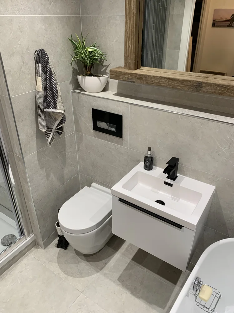 Tiled bathroom installation, photograph 18