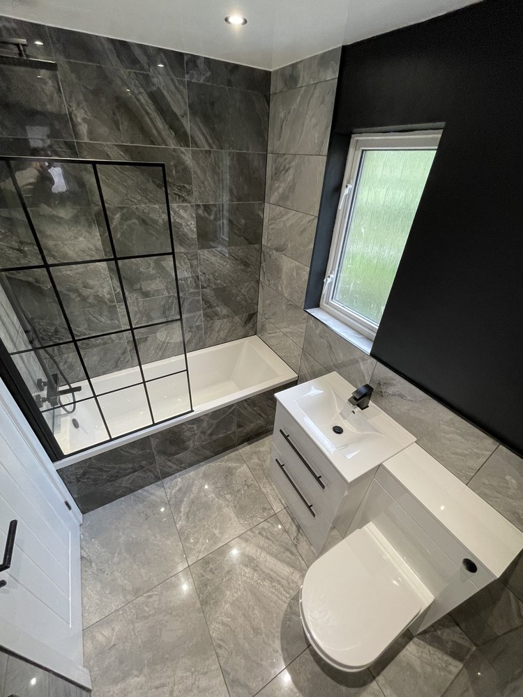 Tiled bathroom installation, photograph 42