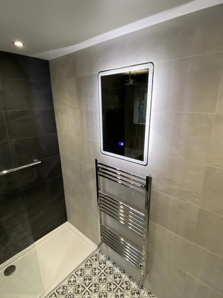 Tiled bathroom installation, photograph 84