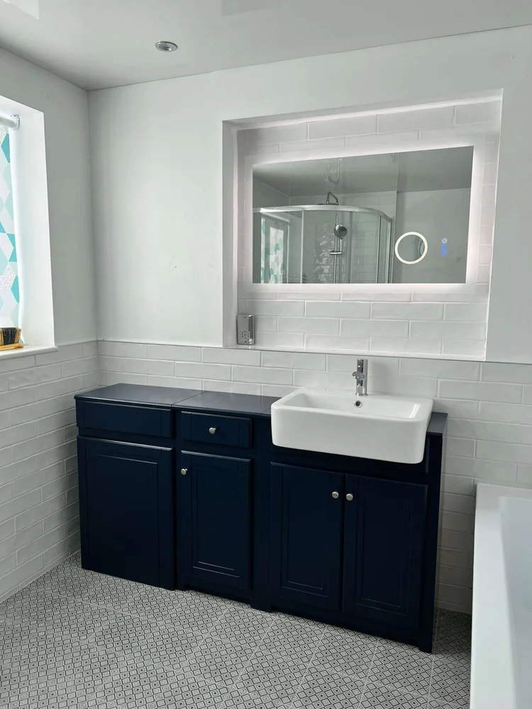 Tiled bathroom installation, photograph 76