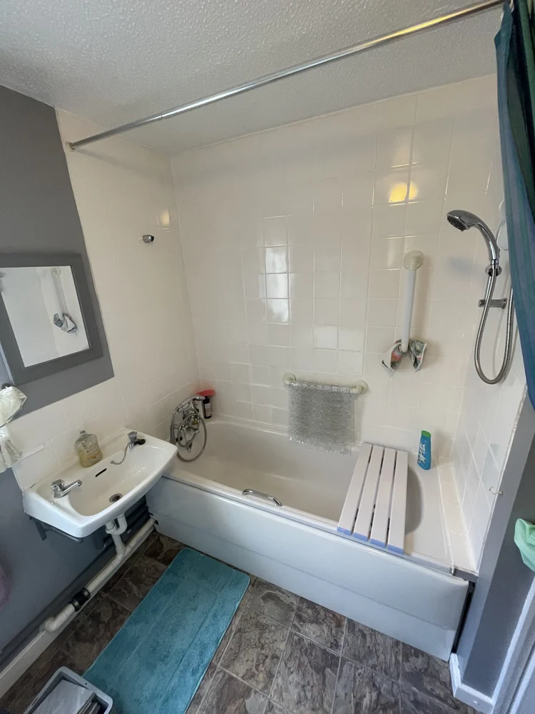 Before renovation, bath-to-shower project 31