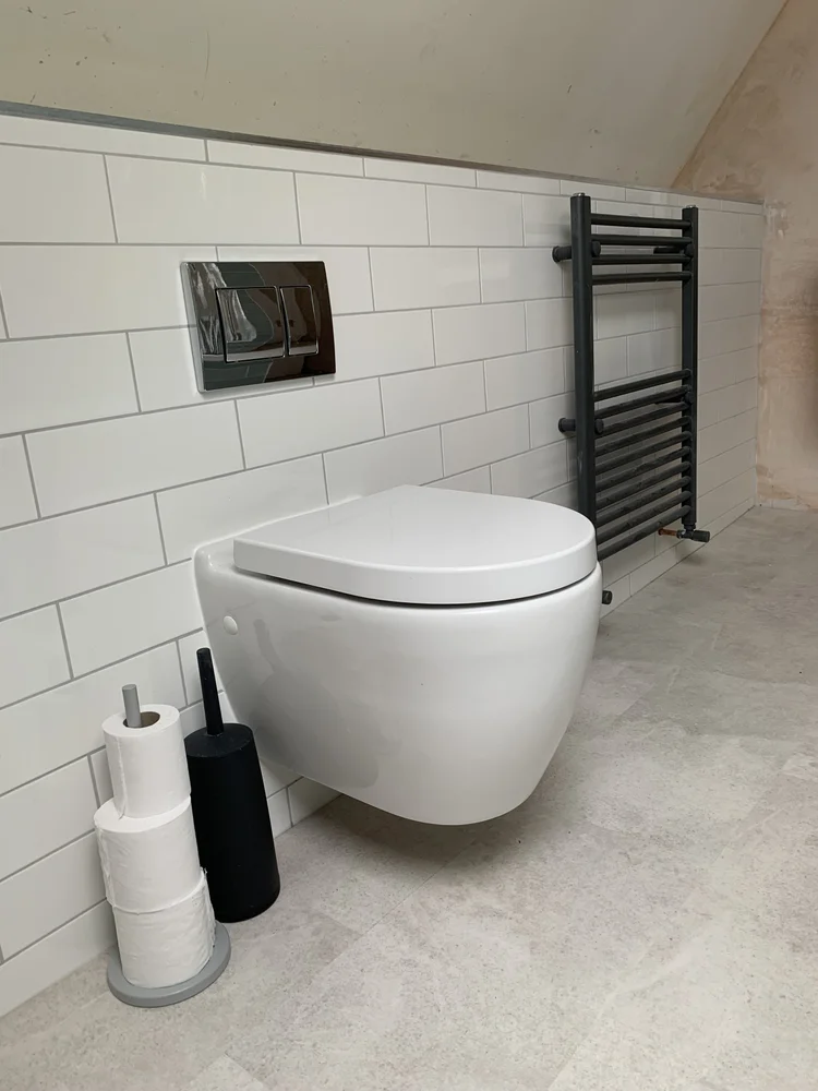 Tiled bathroom installation, photograph 49