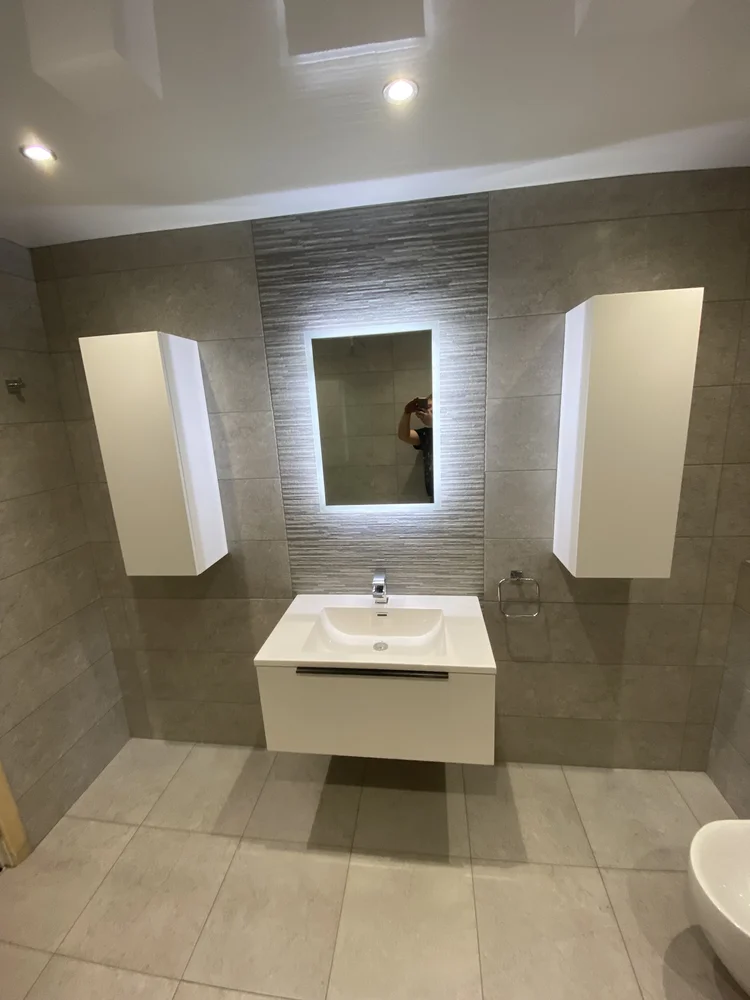 Tiled bathroom installation, photograph 69