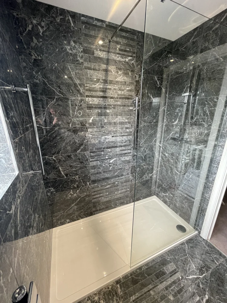 Shower and bathroom installation from our company portfolio, view 3