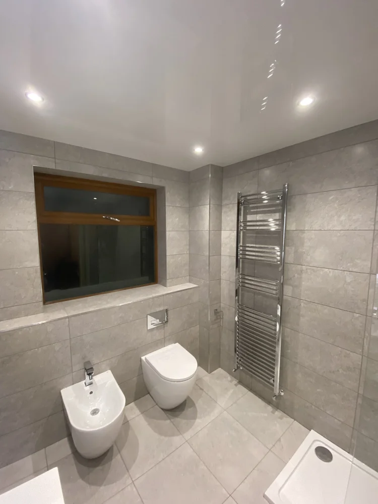 Tiled bathroom installation, photograph 68