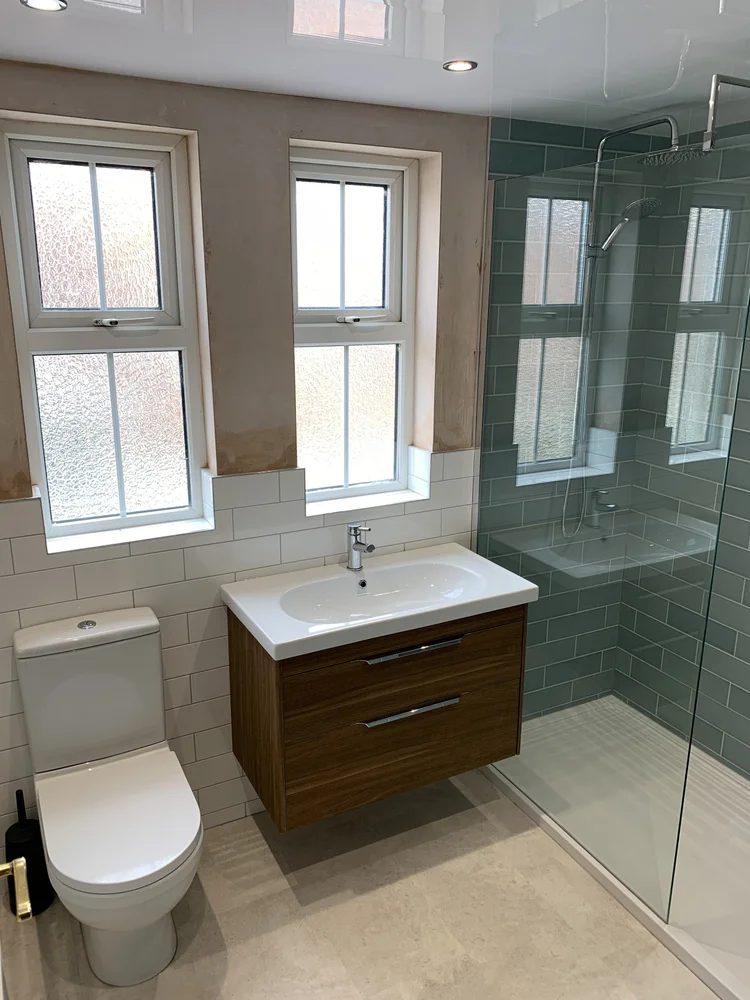 Tiled bathroom installation, photograph 34