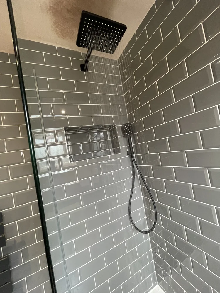 Tiled bathroom installation, photograph 27