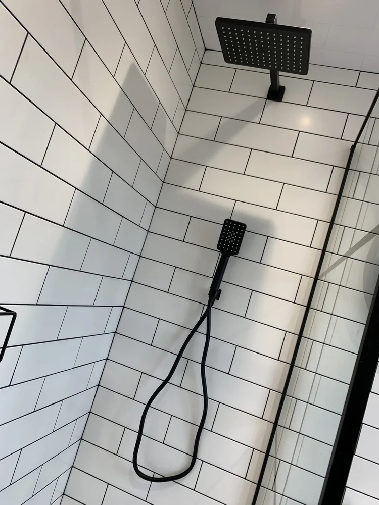 Tiled bathroom installation, photograph 14