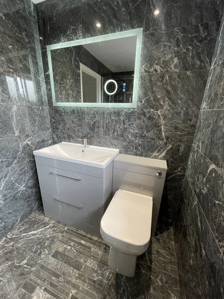 Tiled bathroom installation, photograph 8