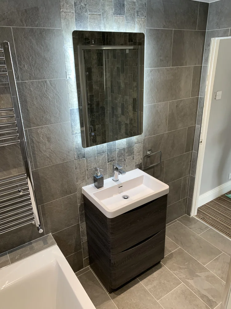 Tiled bathroom installation, photograph 61