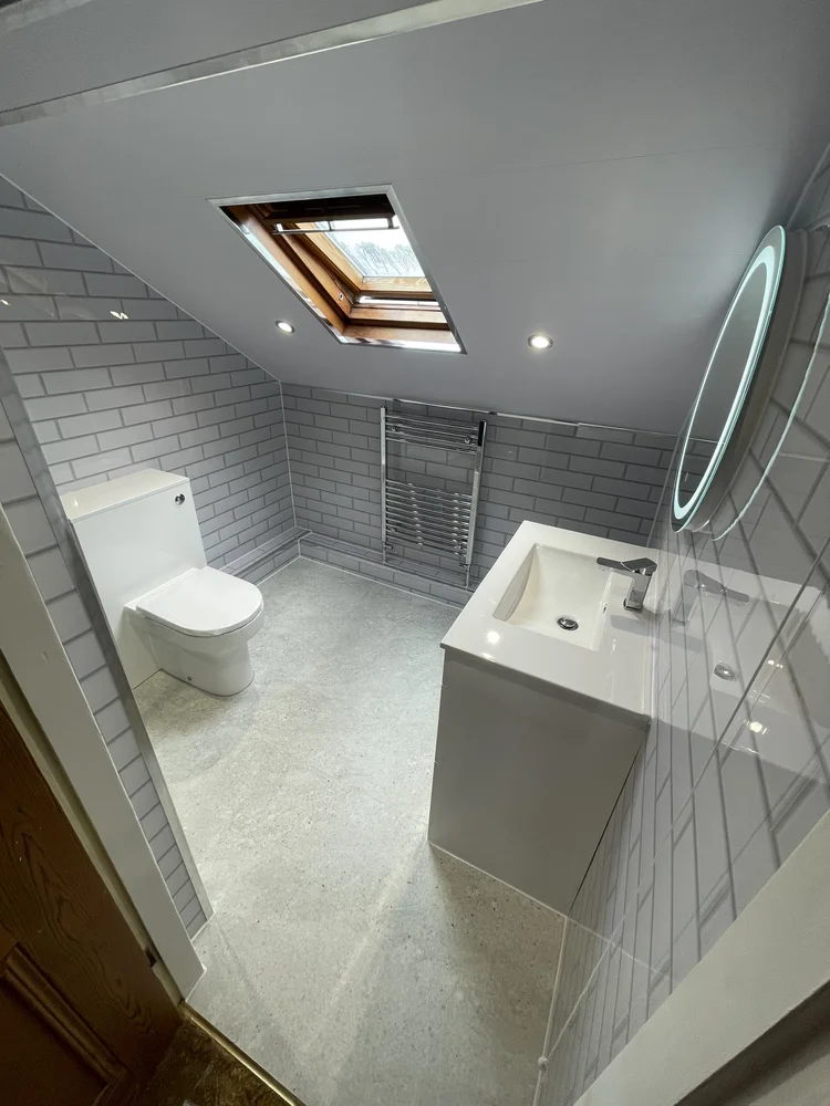 Wall-panelled bathroom installation, photograph 103