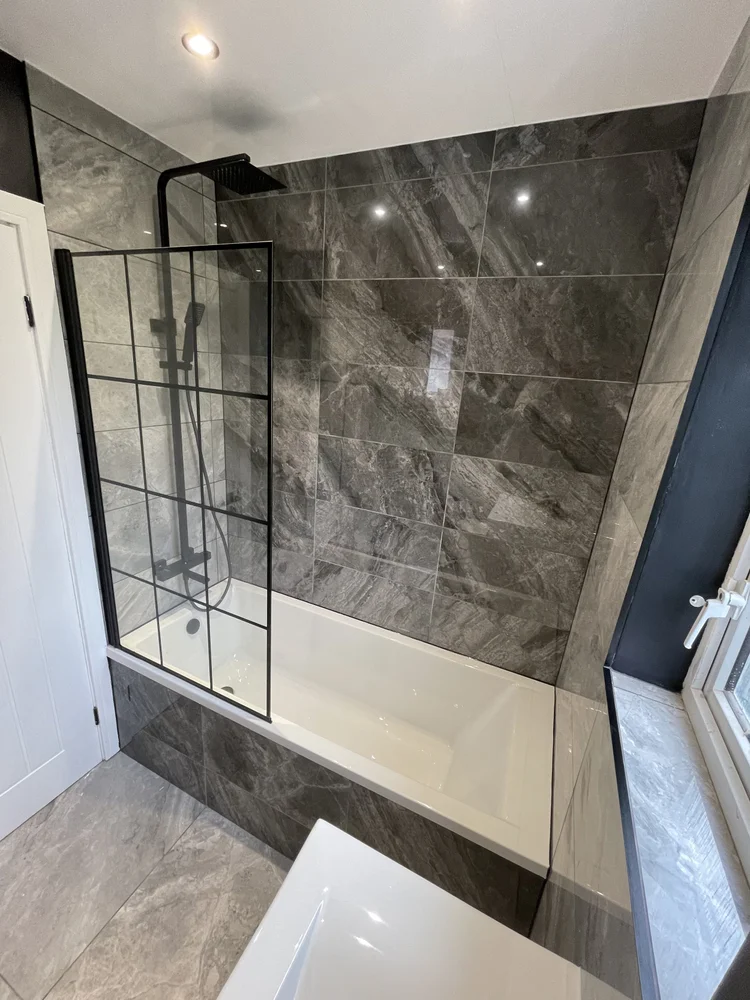 Tiled bathroom installation, photograph 41