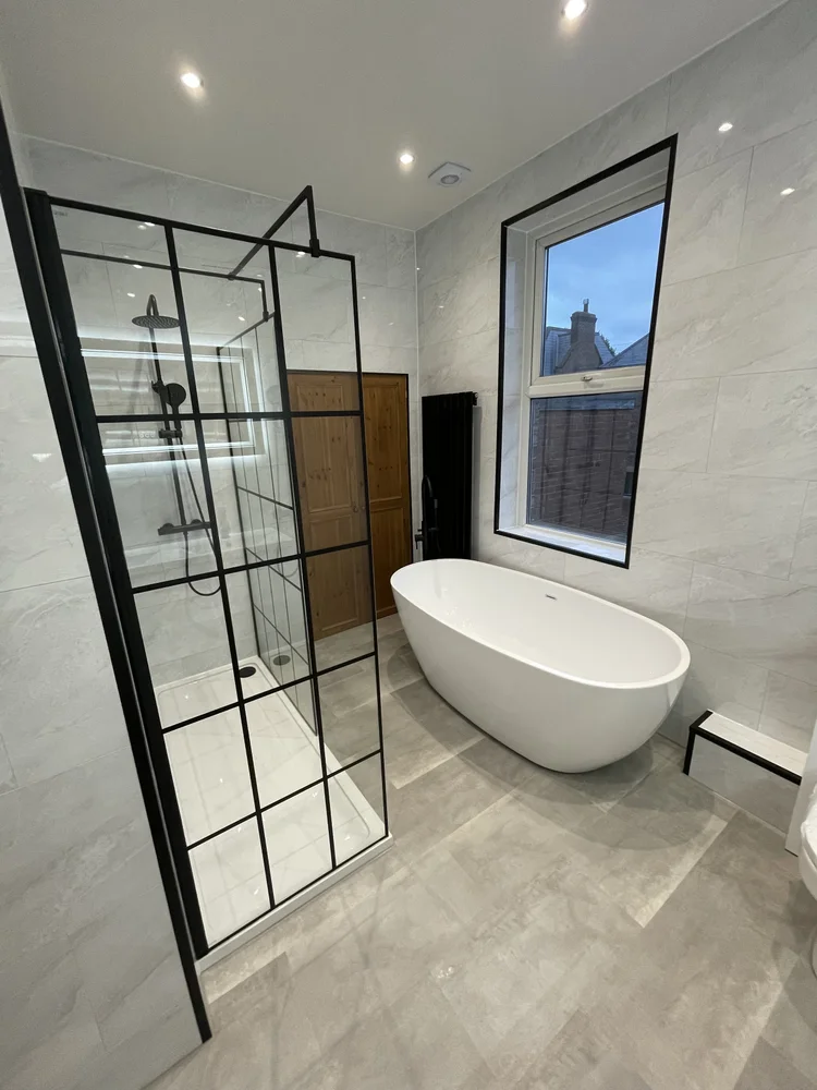 Tiled bathroom installation, photograph 22