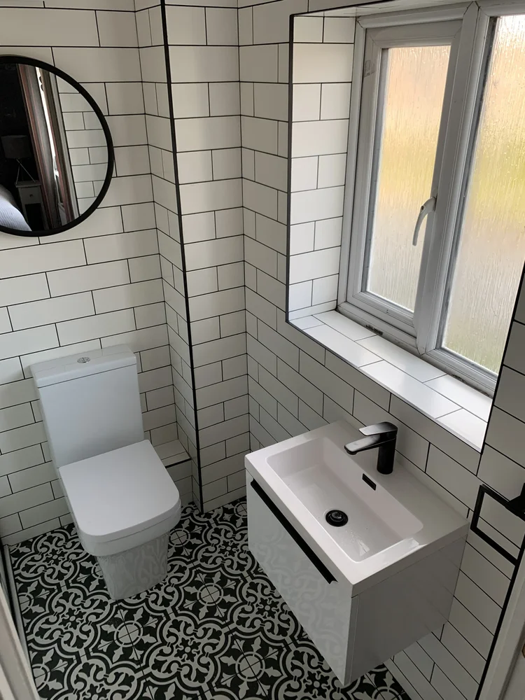 Tiled bathroom installation, photograph 16