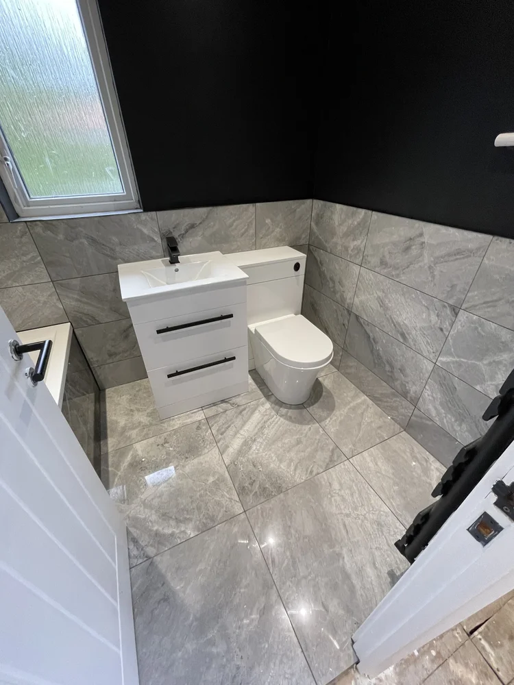 Tiled bathroom installation, photograph 44
