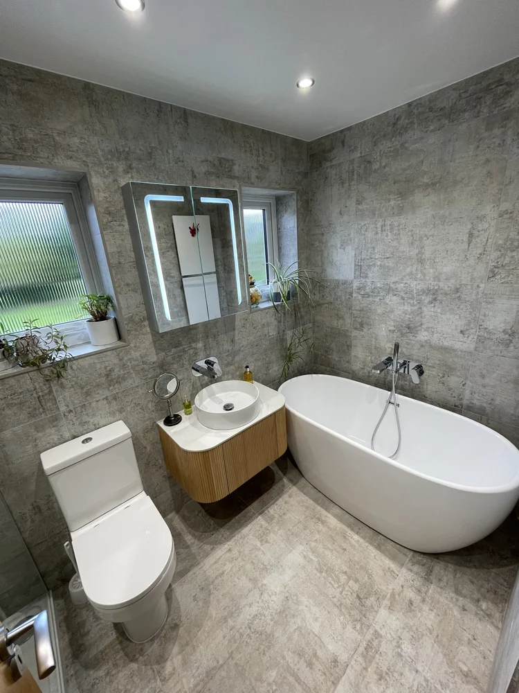 Tiled bathroom installation, photograph 11