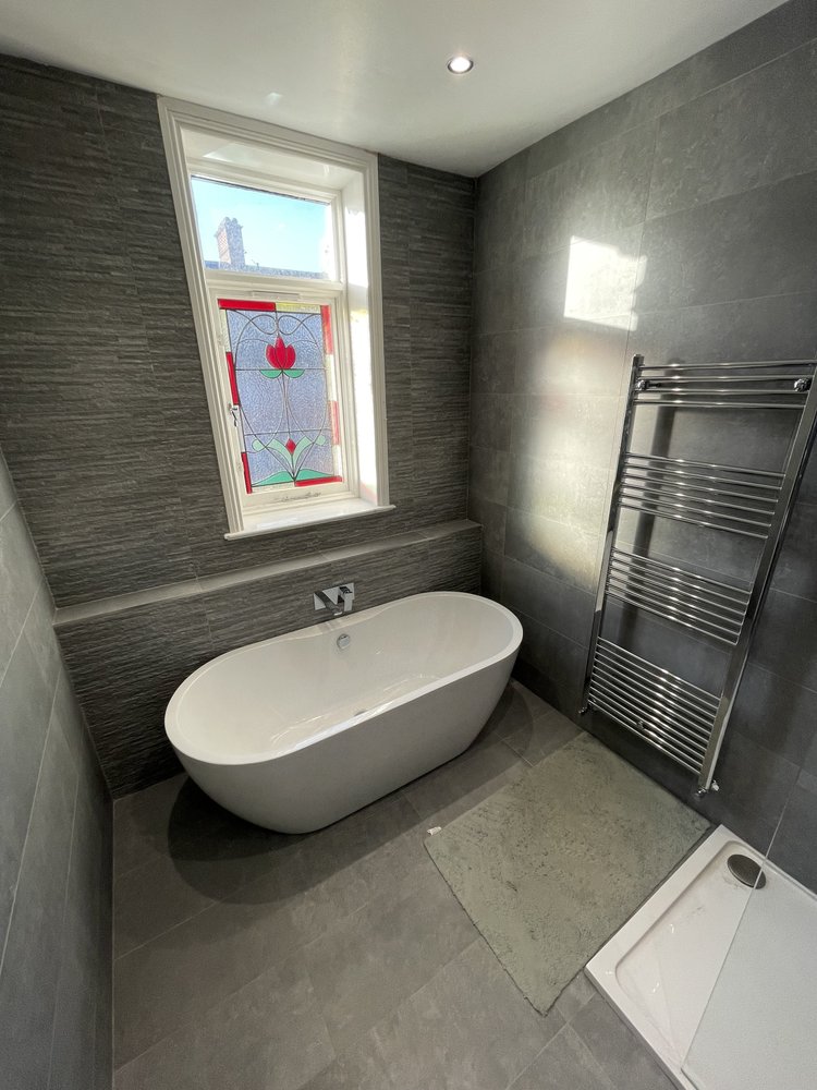 Tiled bathroom installation, photograph 46