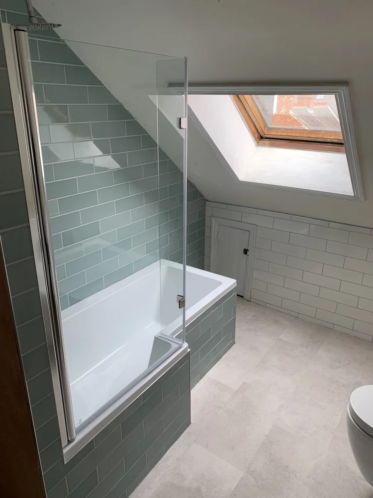 Tiled bathroom installation, photograph 48