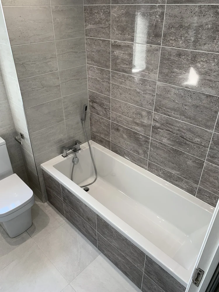 Tiled bathroom installation, photograph 78