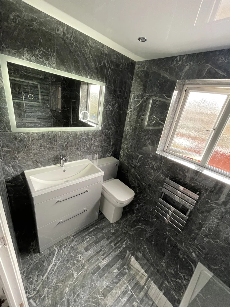 Tiled bathroom installation, photograph 7
