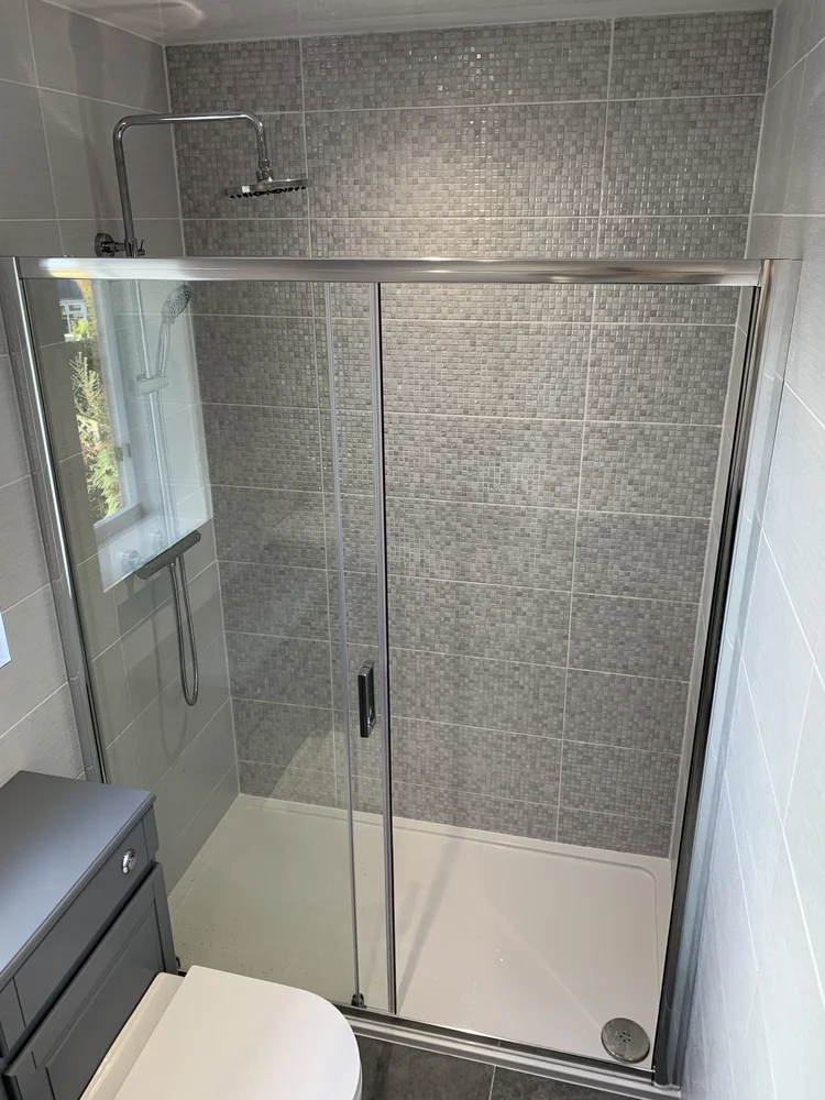 Tiled bathroom installation, photograph 63