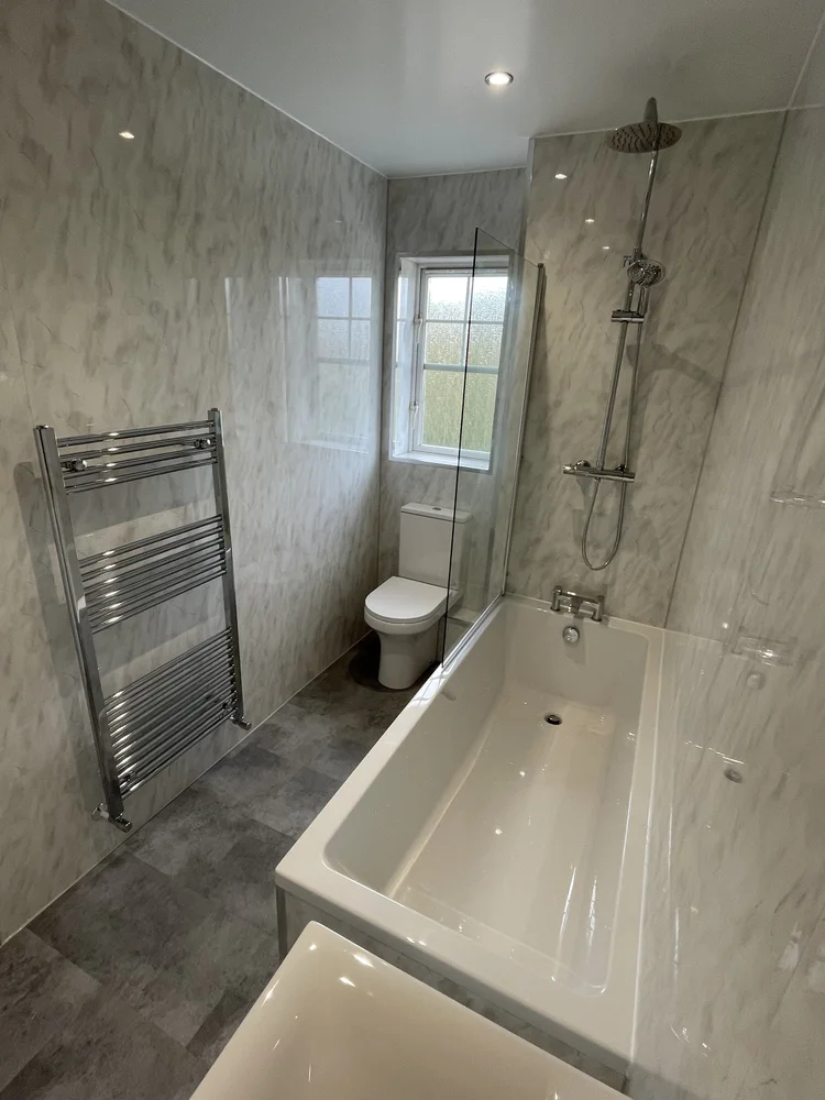 Wall-panelled bathroom installation, photograph 60
