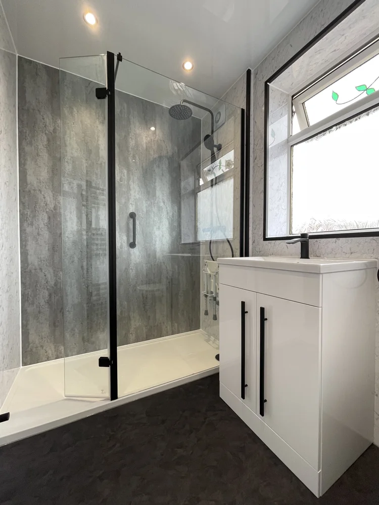 Wall-panelled bathroom installation, photograph 52