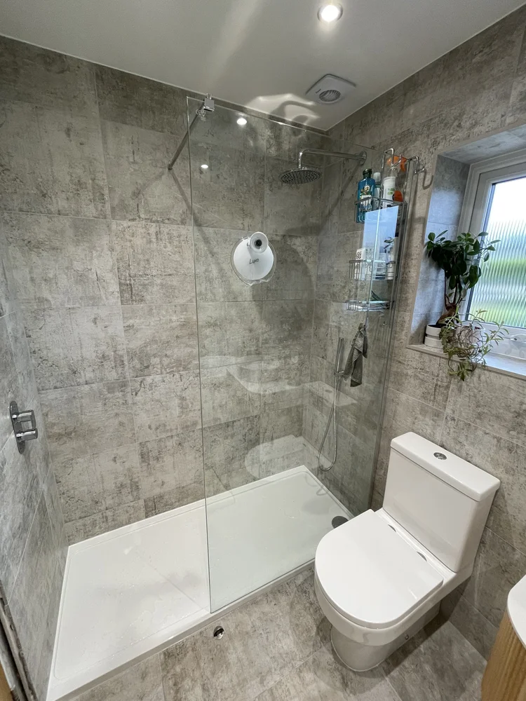 Tiled bathroom installation, photograph 9